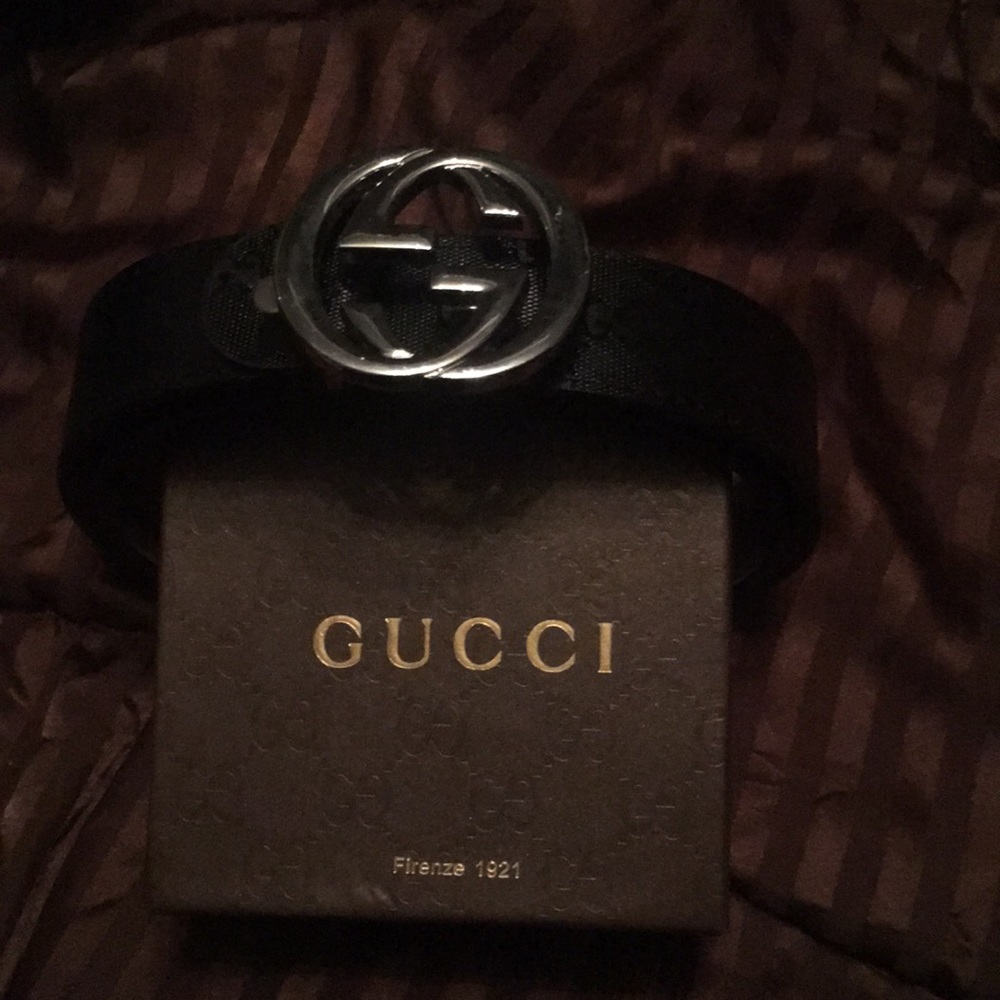 Black Gucci belt